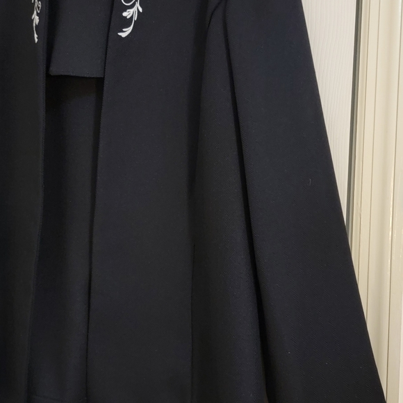 Ladies Jacket - Picture 9 of 10